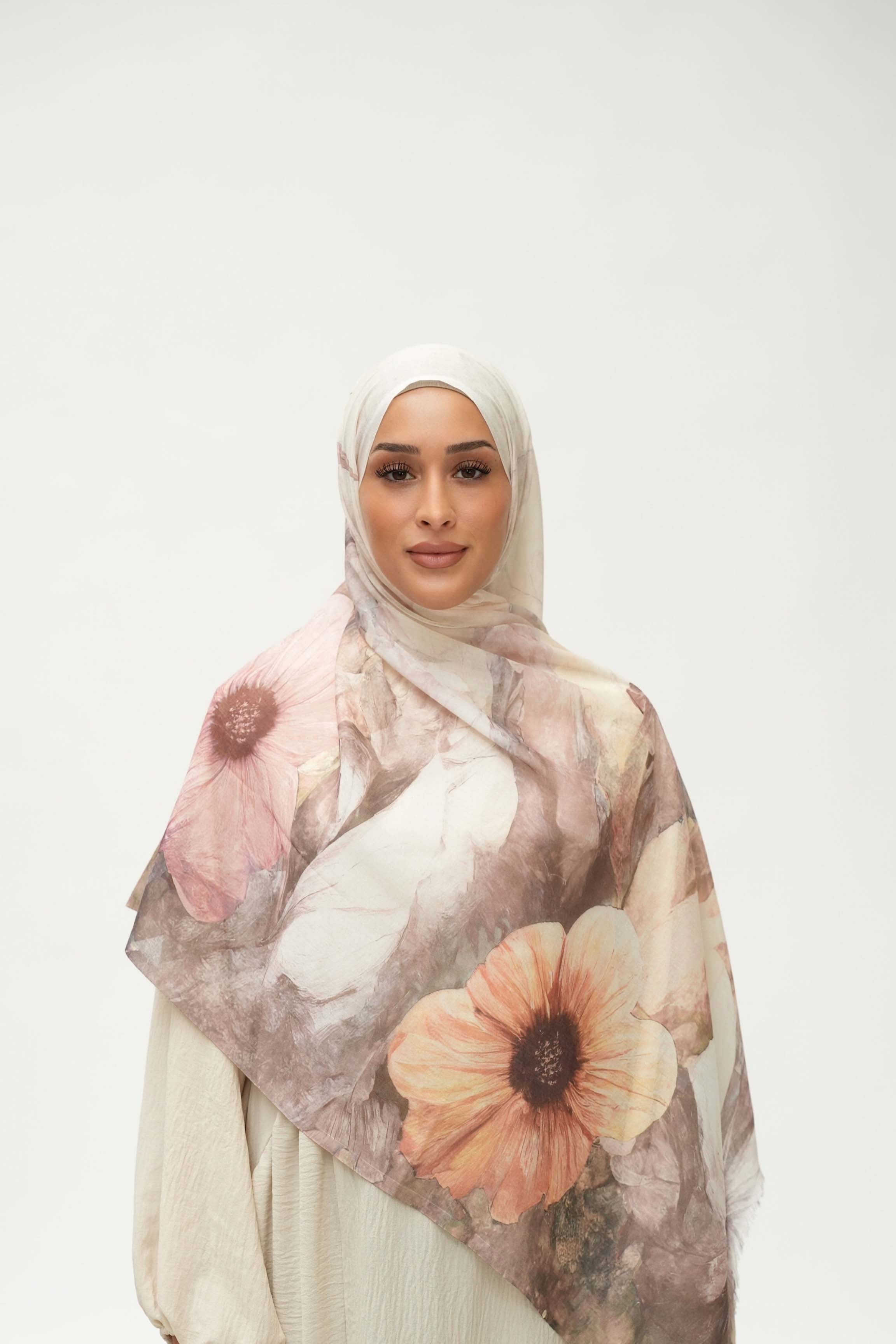 Soft Bloom in Beige