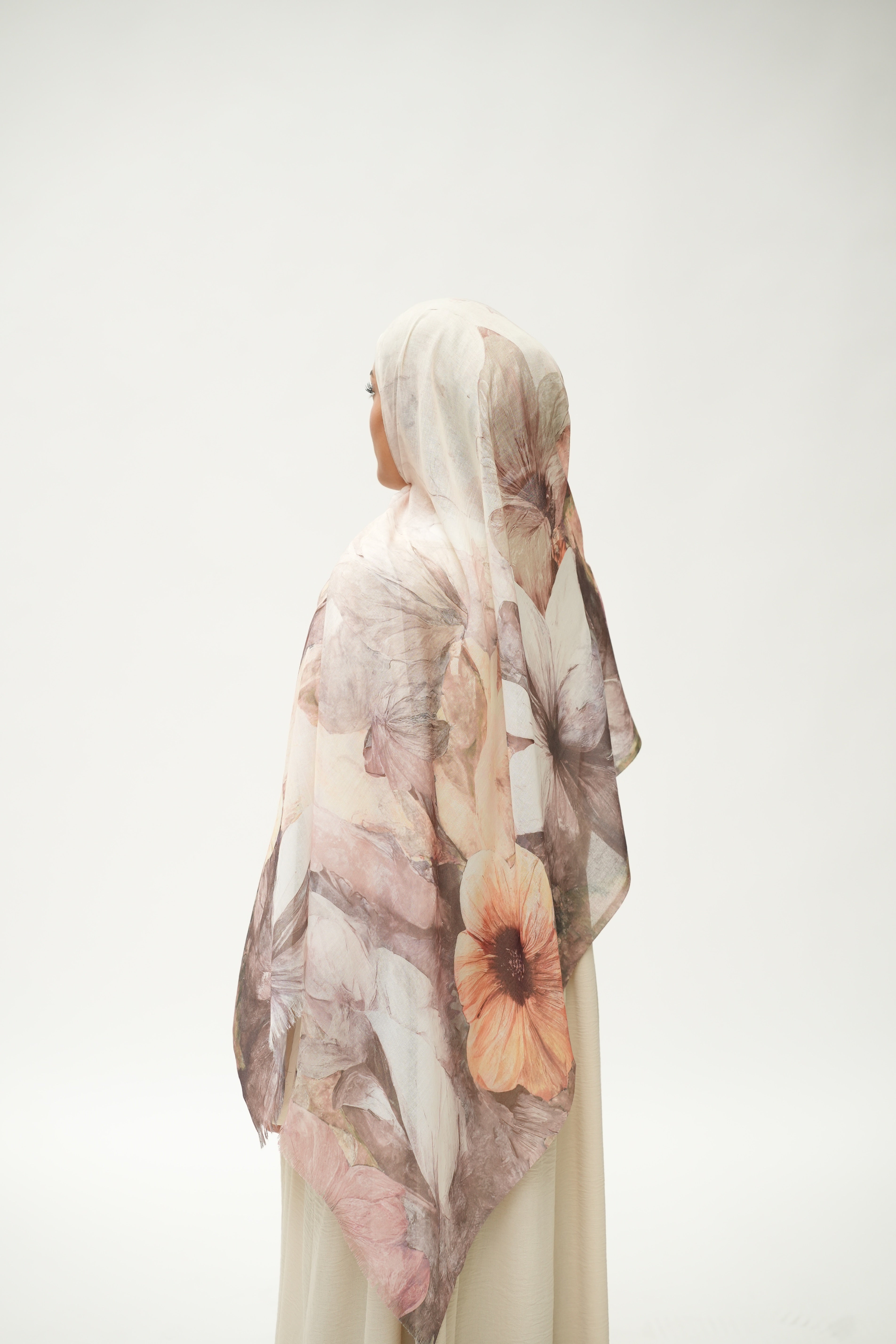 Soft Bloom in Beige