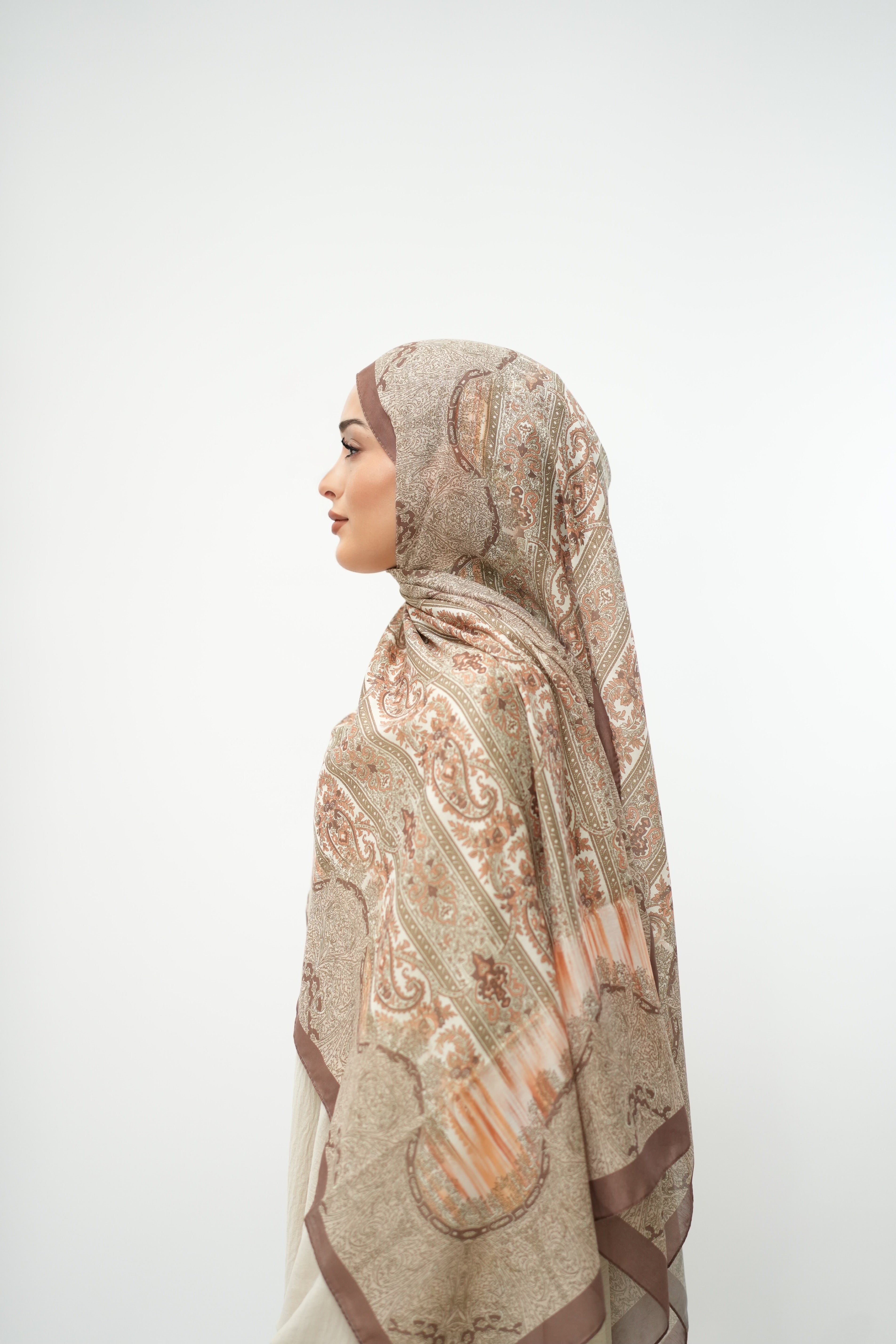 ORIENTAL VEIL ROTBRAUN