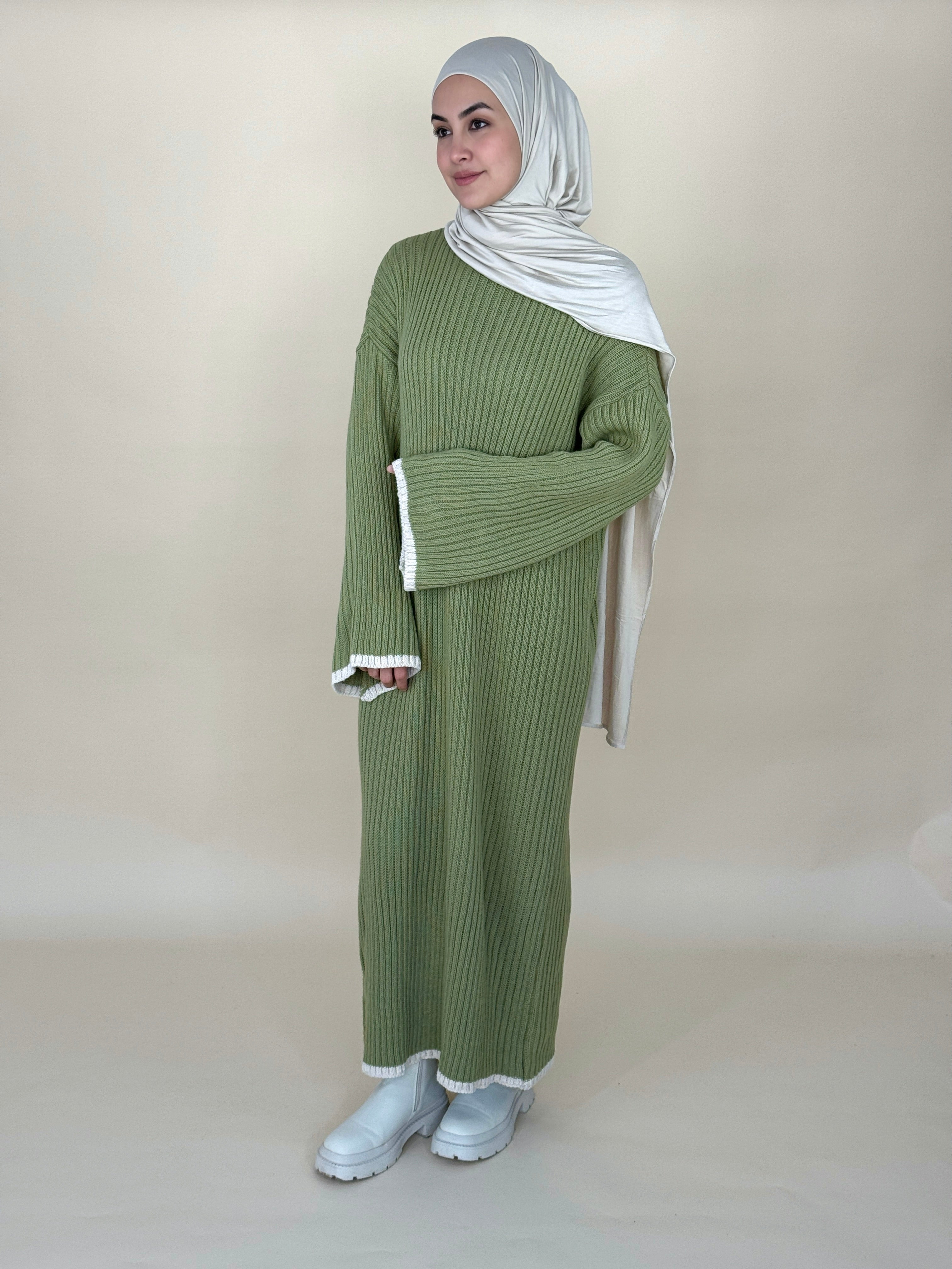 COZY STRICKKLEID OLIVE