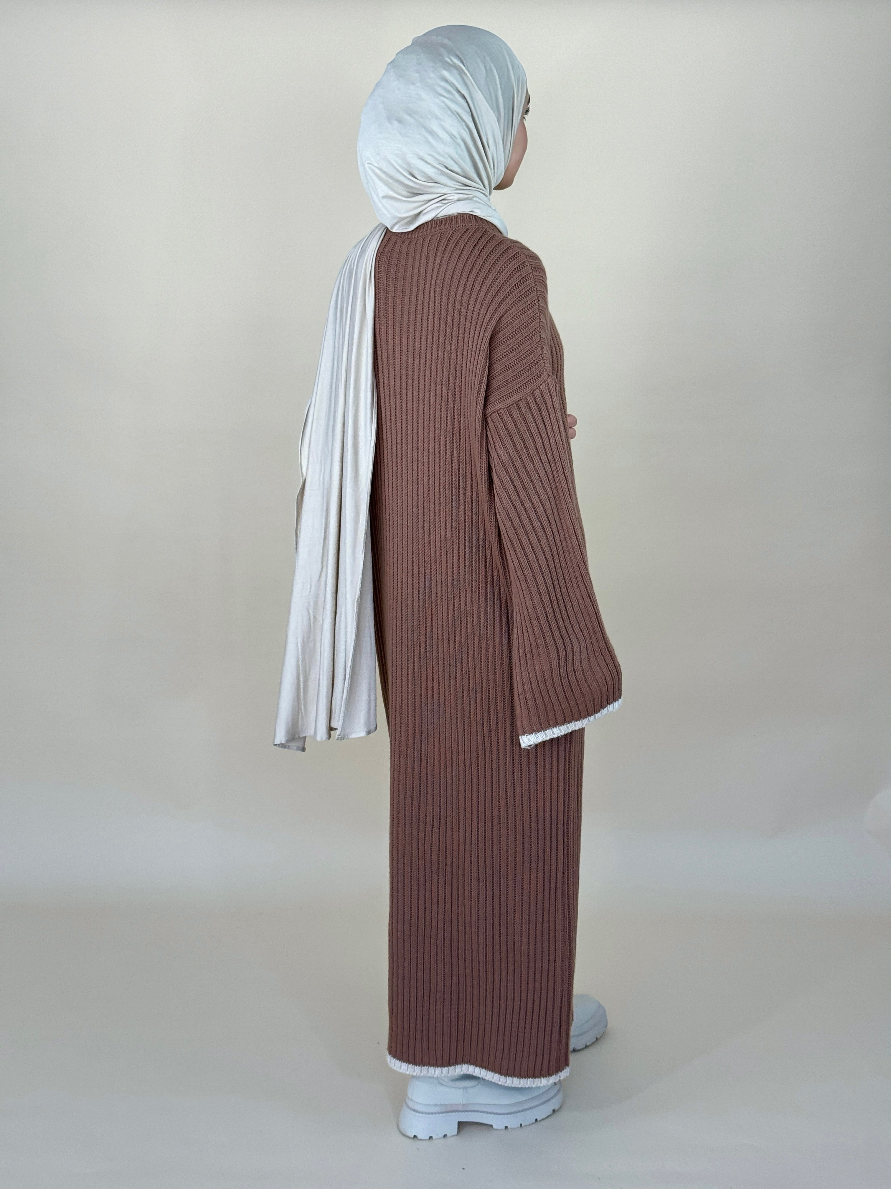 COZY STRICKKLEID KARAMELL