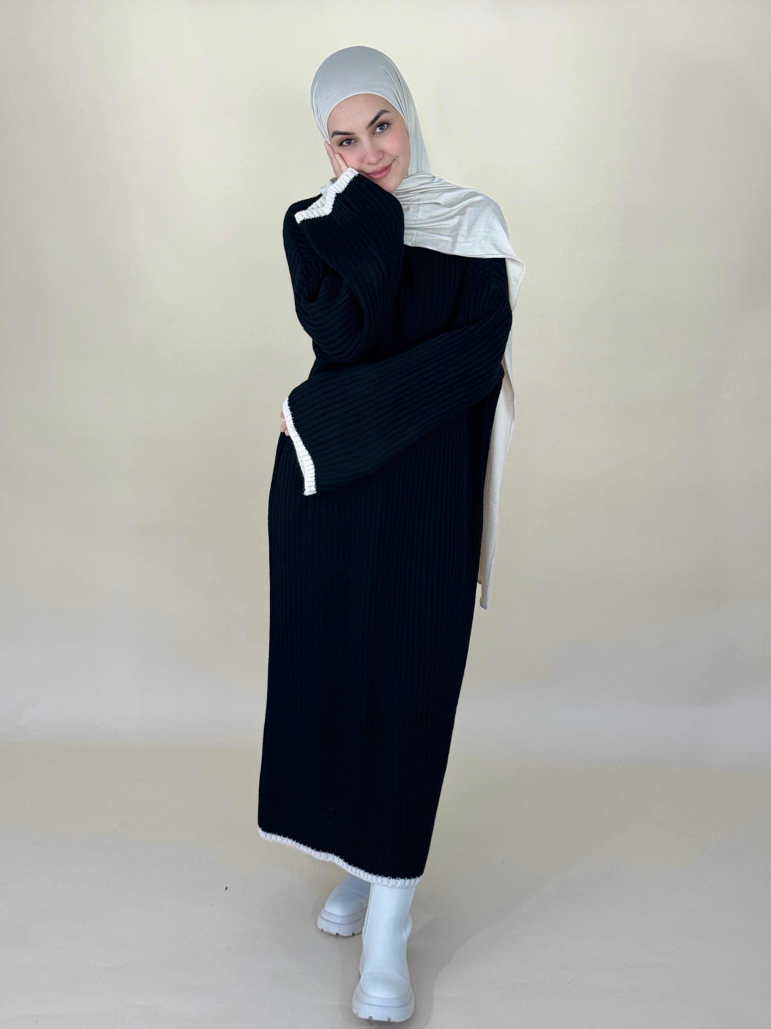 COZY STRICKKLEID SCHWARZ